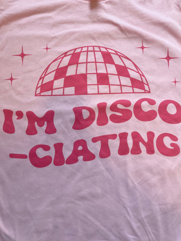 Disco- ciating graphic tee